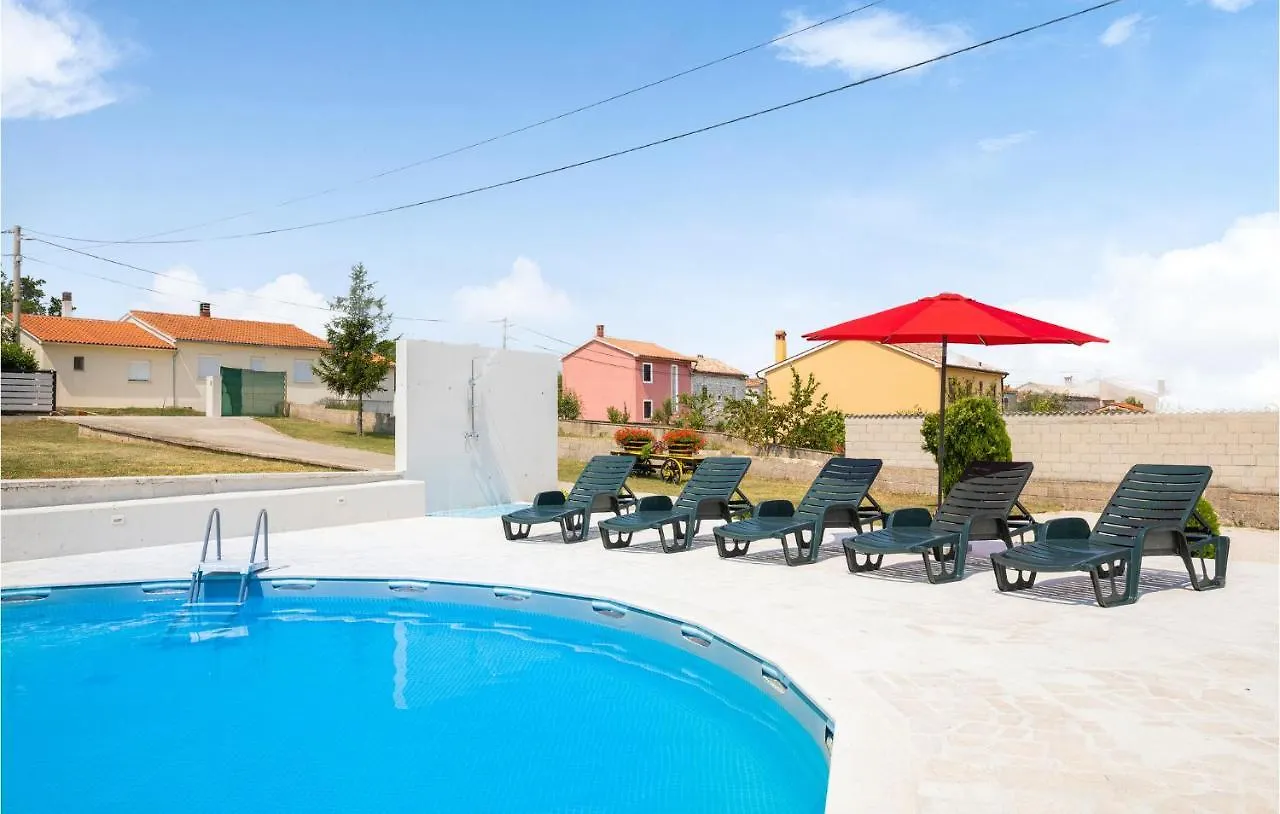 3 Bedroom Amazing Apartment In Barban קרואטיה