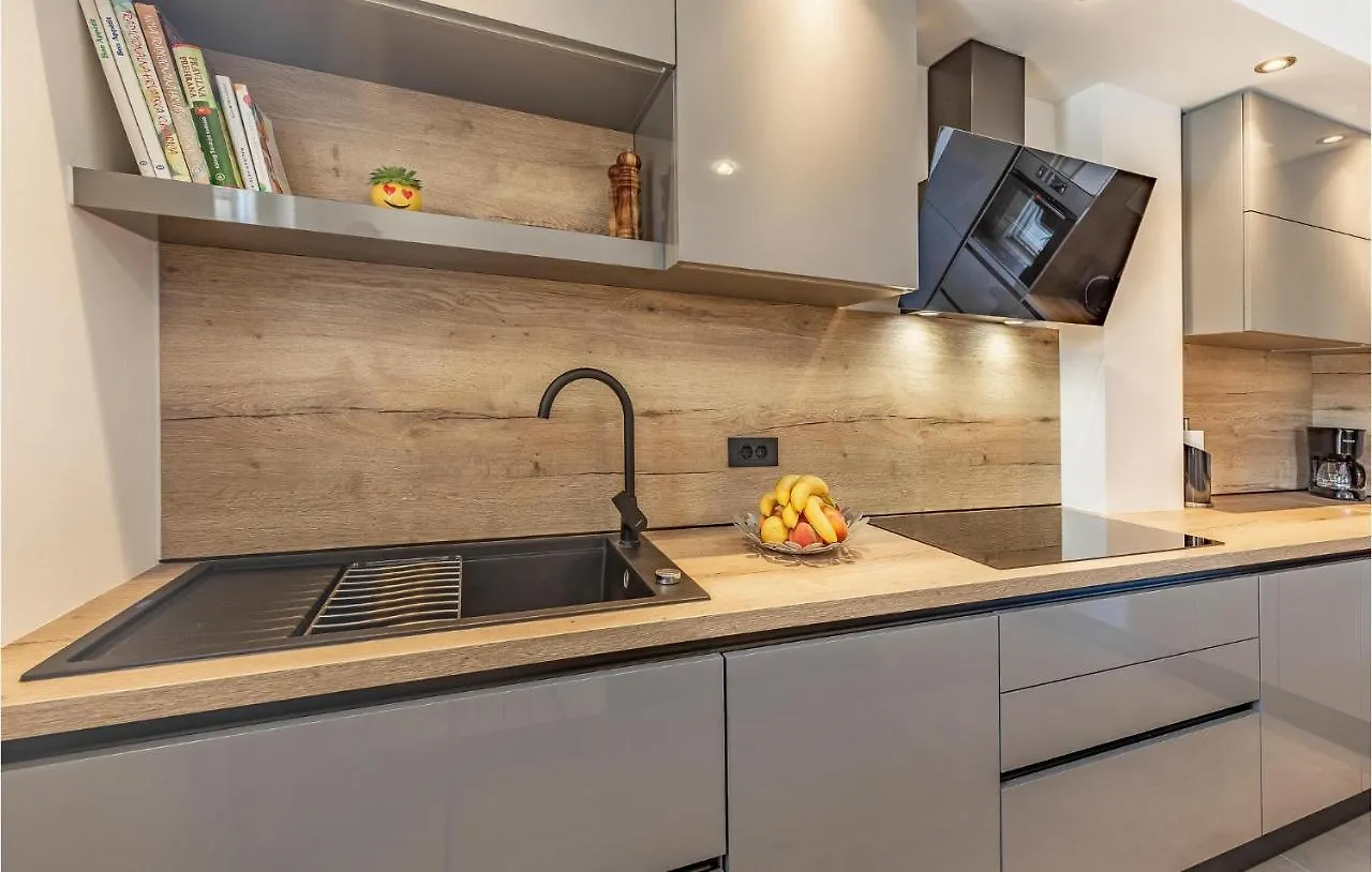 3 Bedroom Amazing Apartment In Barban