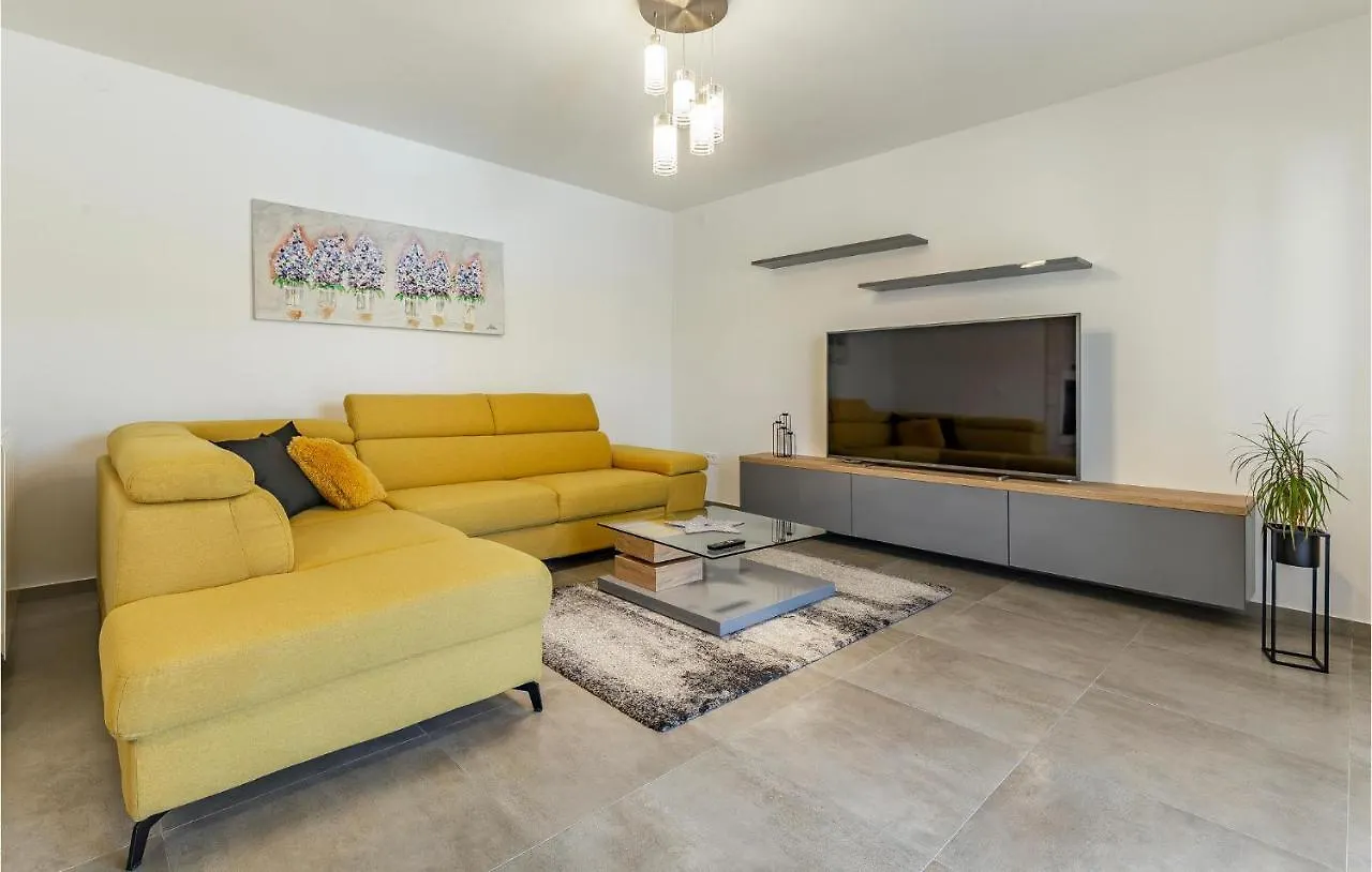 3 Bedroom Amazing Apartment In Barban Croatia