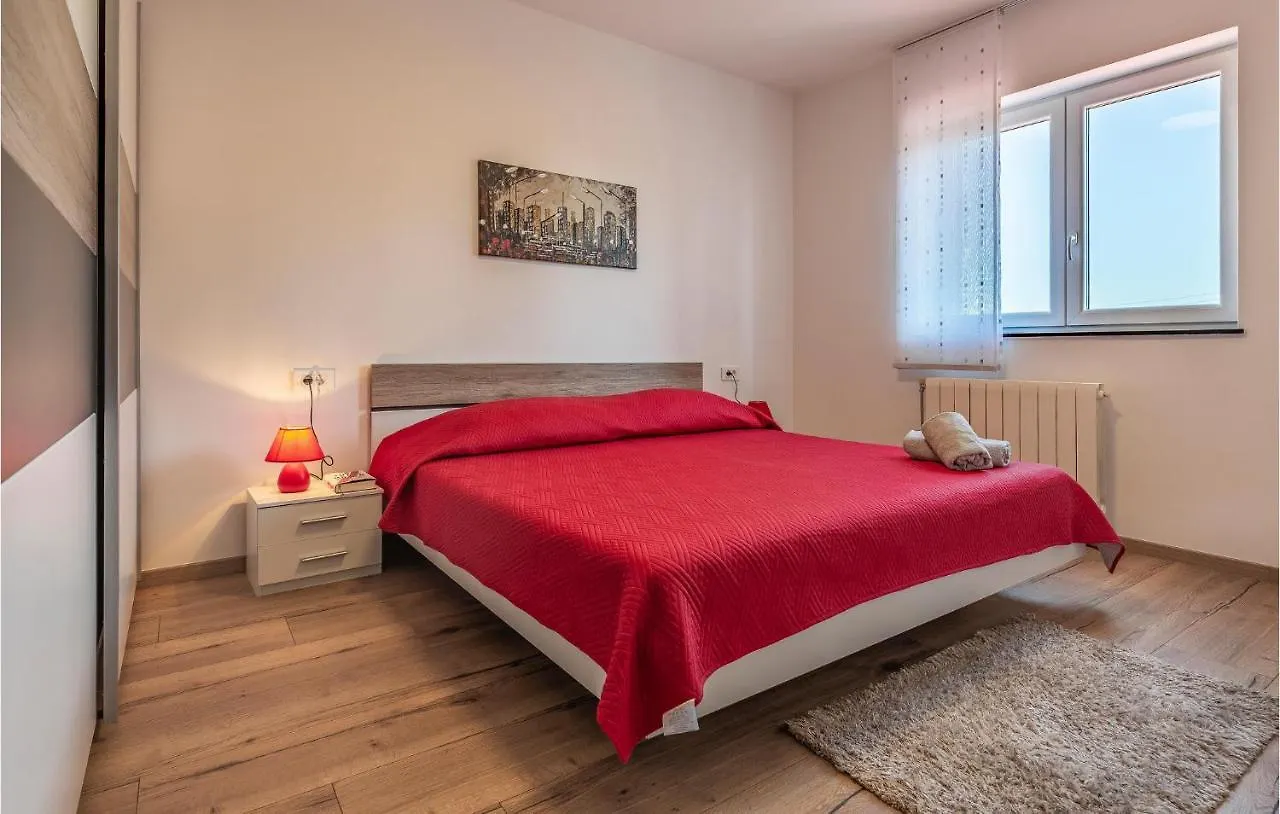 3 Bedroom Amazing Apartment In Barban