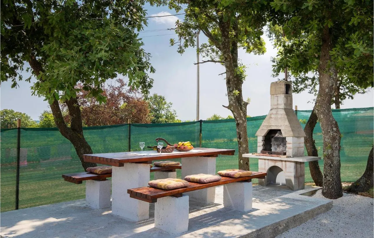 3 Bedroom Amazing Apartment In Barban